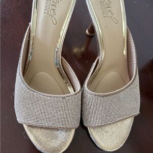 Jewel Badgley Mischka Gold Crystal Embellished Heels